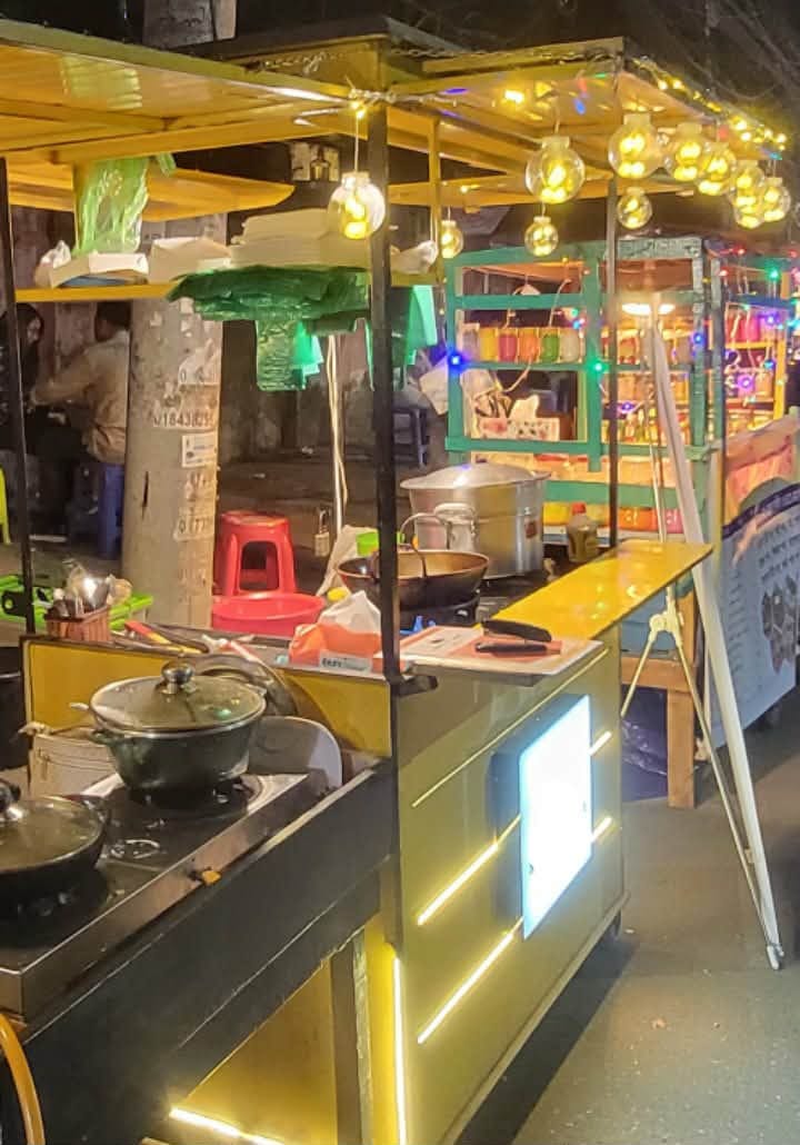 Food curt for sell