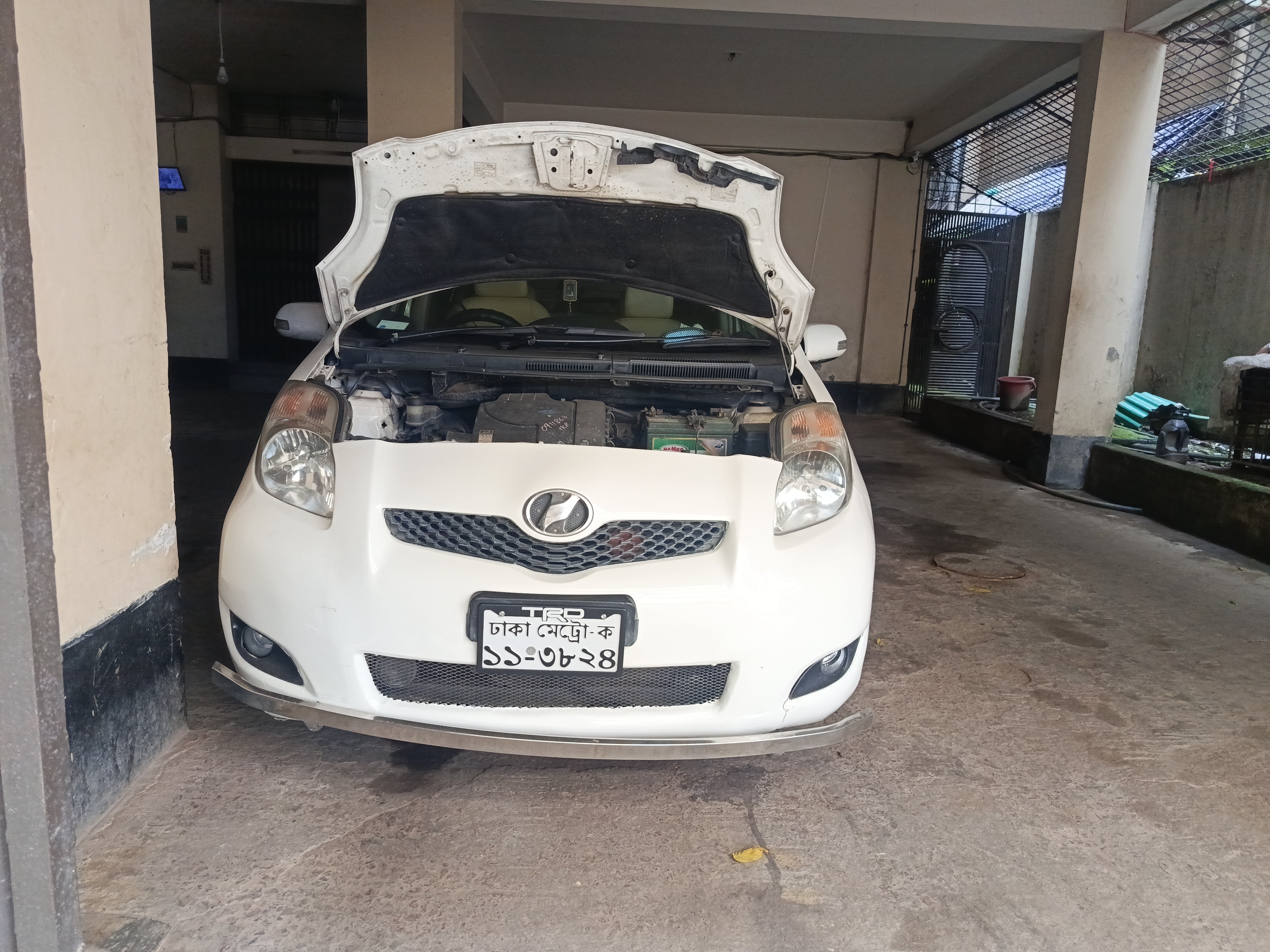 toyota bitz cc 1000মডেল 2009রেজি:2014