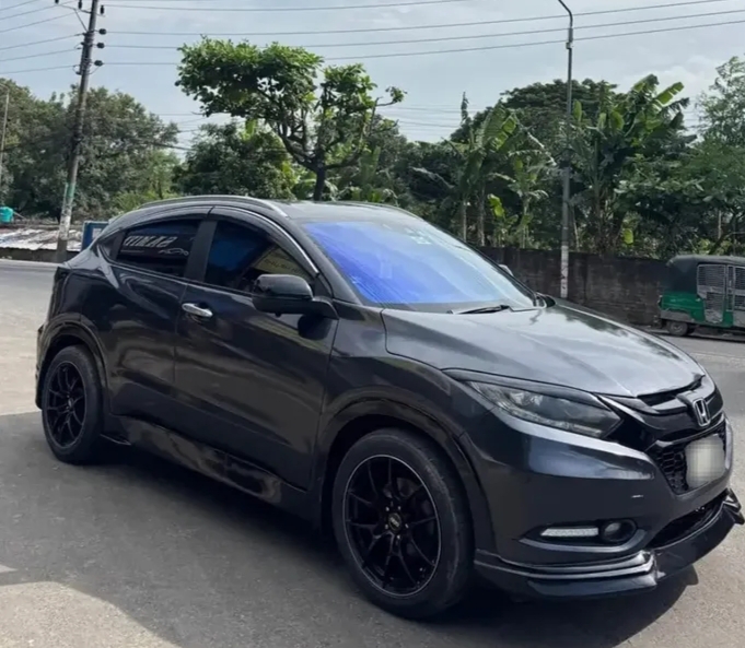 Honda vazel Hybrid 
