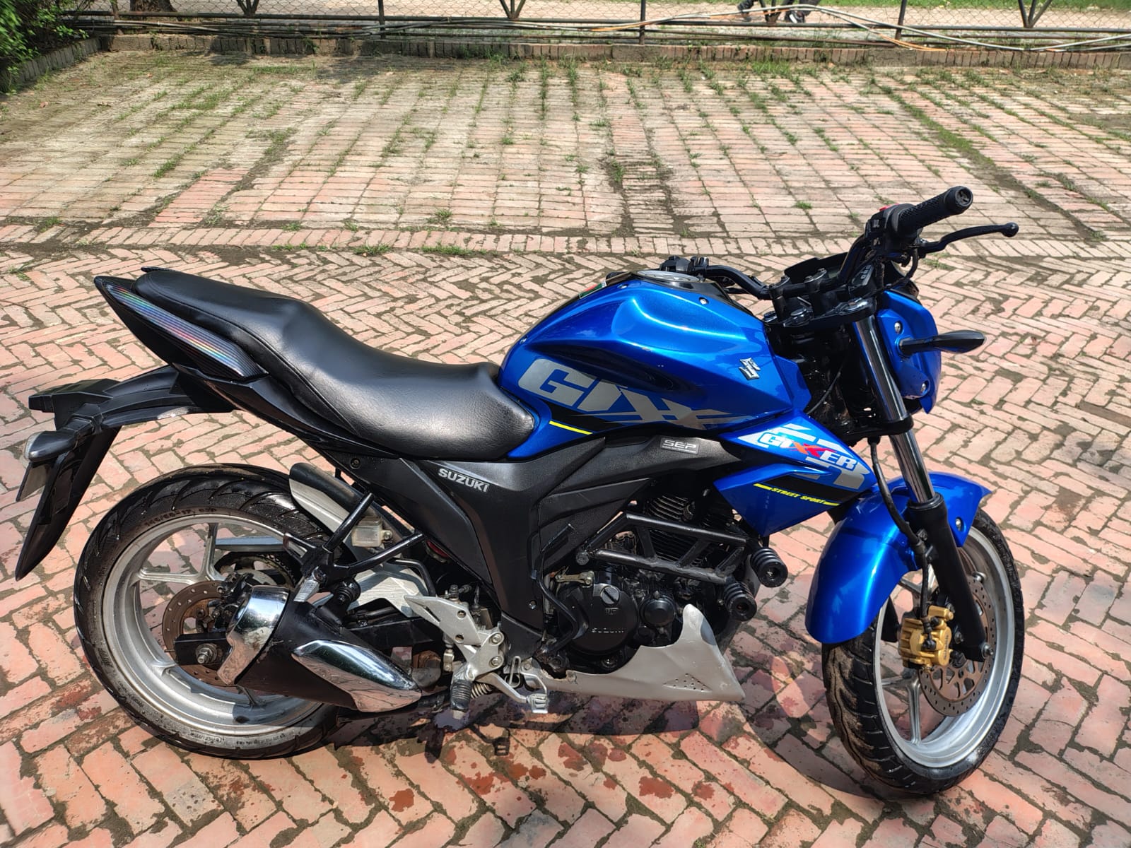 SUZUKI GIXXER