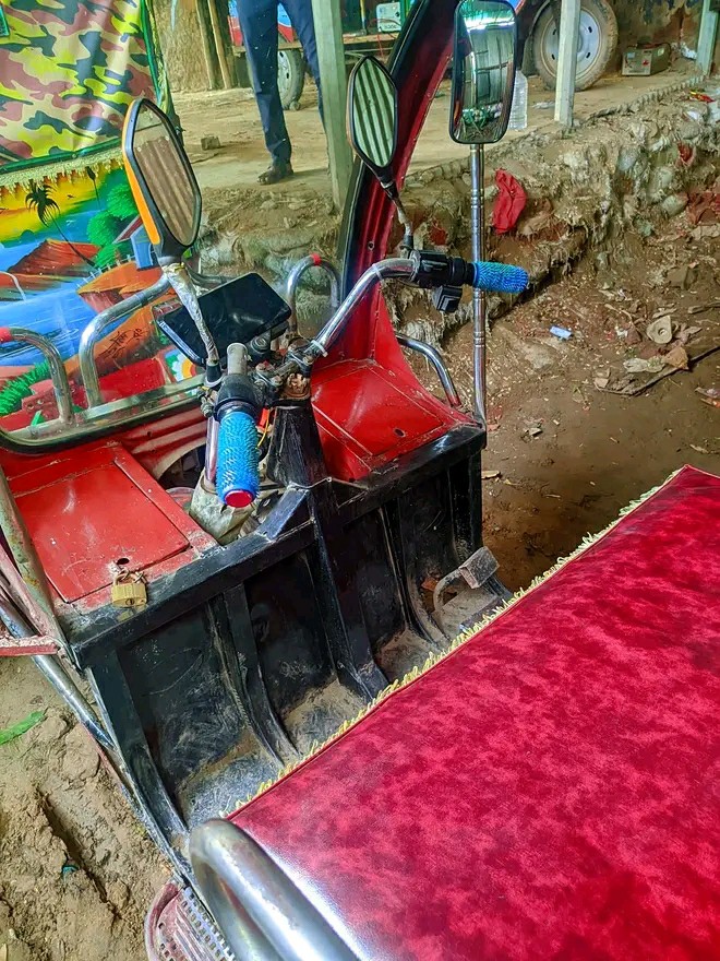 এই ইজিবাইক গাড়িটি বিক্রি করা হবে ইমার্জেন্সি টাকা দরকার। গাড়িতে পাতি সেট ড্রাম ব্রেক নতুন লাগানো হয়েছে। ব্যাটারি মেয়াদ শেষ 100+ কিলো চলে