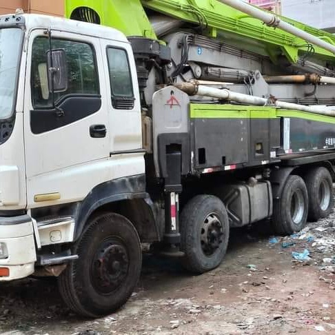 Concrete boom pump
