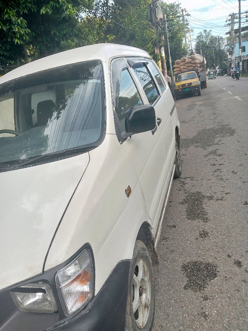 Kr 42 noha  2003 model 
* Registration: 2007 
* Smart card 
* Tex :15may_2027 
* Fitness: 28-12_2026
* Serial :51-
